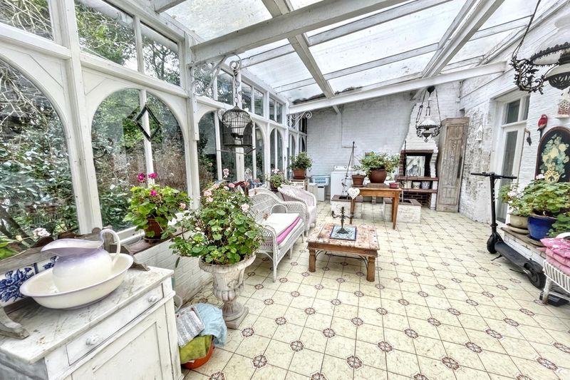 2a Preston Park Avenue